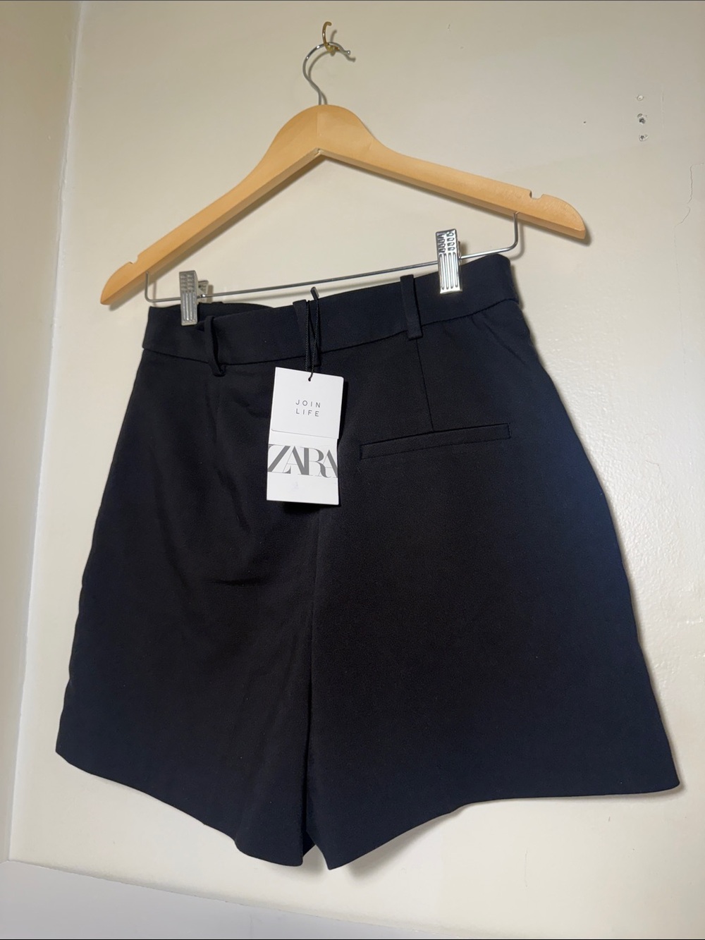 Zara Black High-Waist Button Front Shorts - Picture 2 of 4